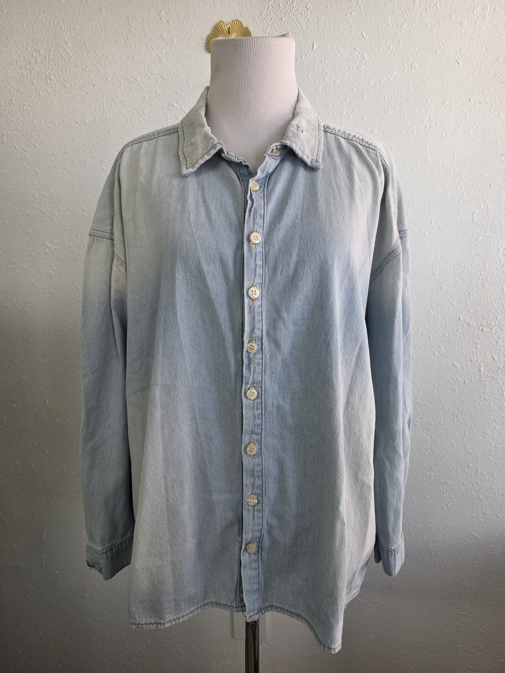 The Great Size 2 Light Wash Denim Shirt Oversized Distressed 100% Cotton USA Med